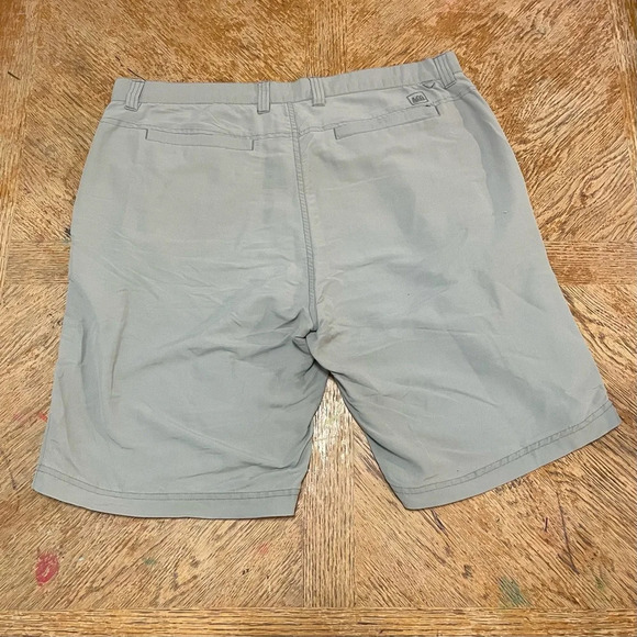 REI Men's light gray 100% Nylon, Side Zipper Pocket Shorts Size 38. - Picture 2 of 6
